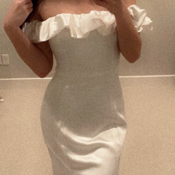 White ruffle off shoulder gown - Picture 8 of 9
